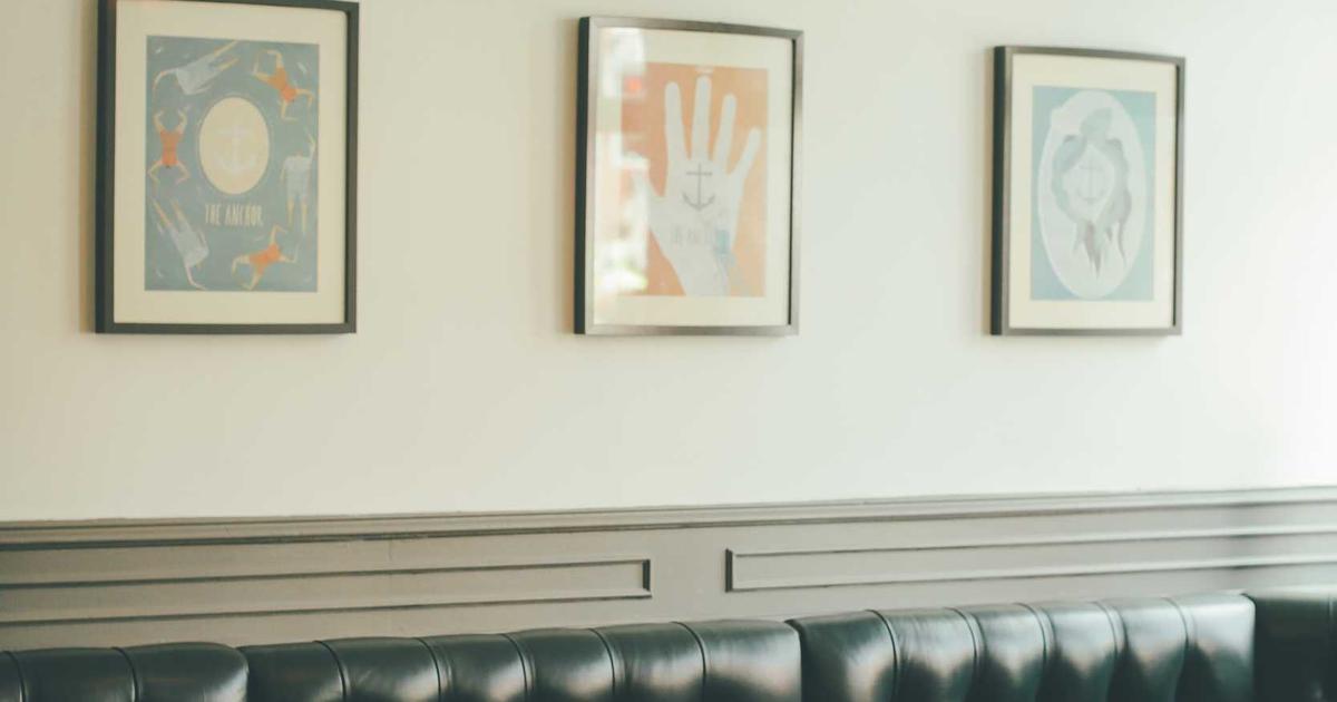 Porter Airlines Review: Featured image showing airplane and travel experience